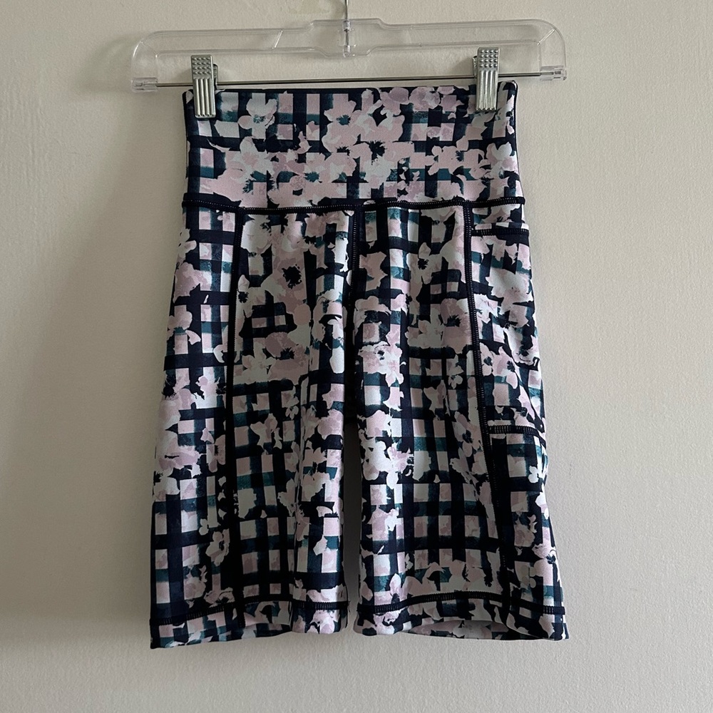 Sweaty Betty Pink/Blue Plaid Floral Super Sculpt Biker Shorts size 0 EUC